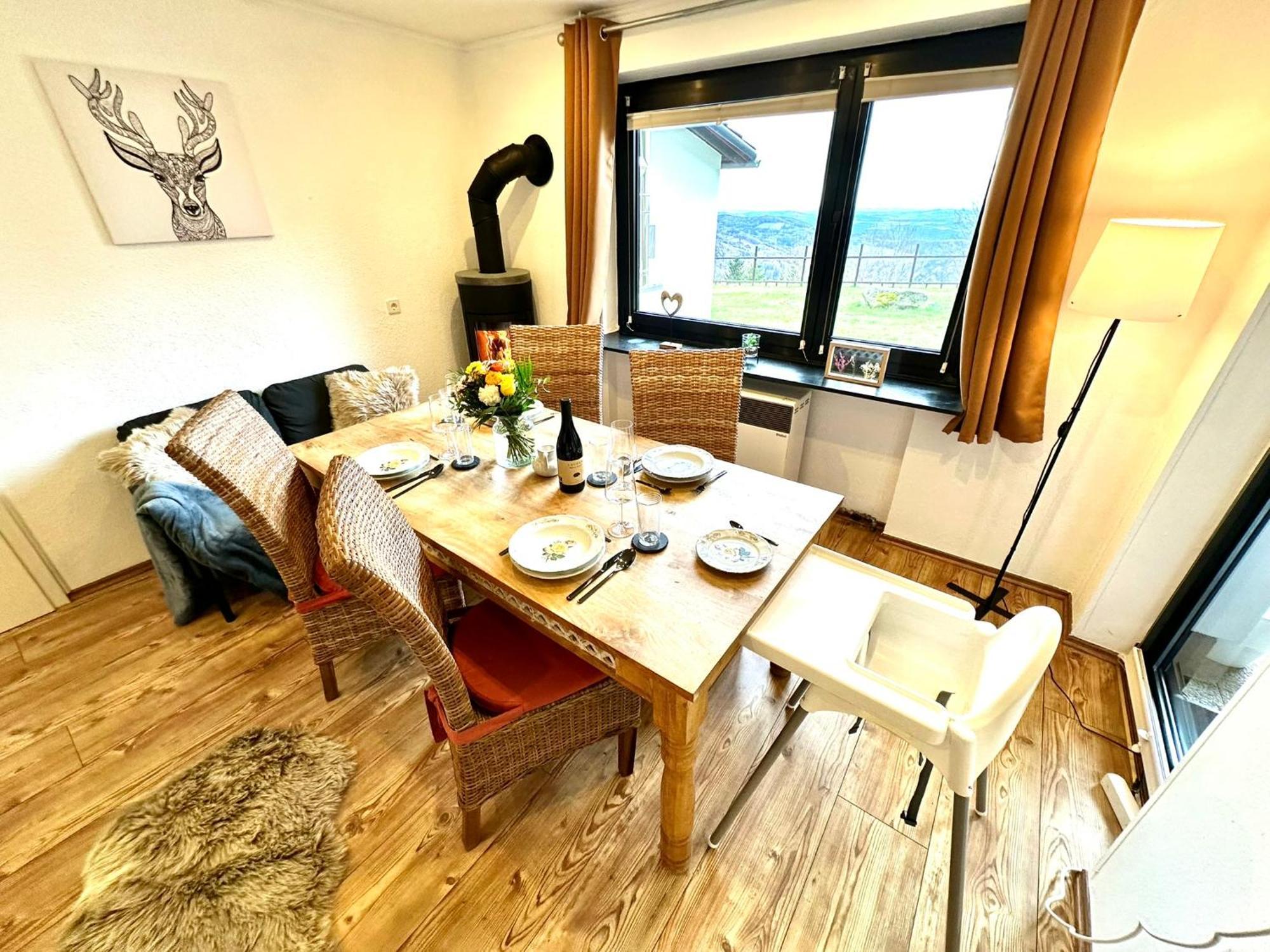 Gemuetliches Alpenblick Berg-bungalow + Grosser Garten + Netflix! Hébergement de vacances *