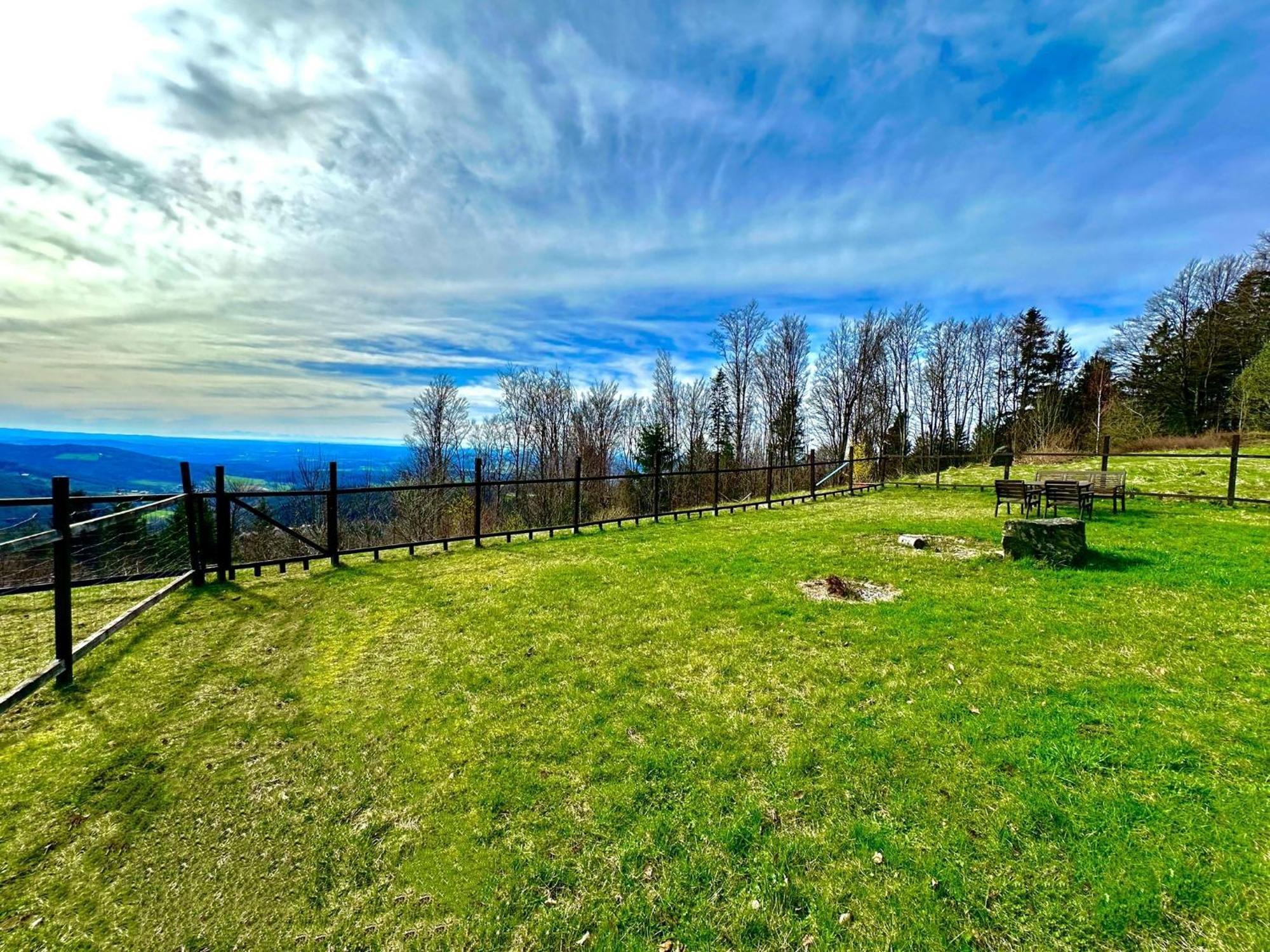 Gemuetliches Alpenblick Berg-bungalow + Grosser Garten + Netflix! Hébergement de vacances